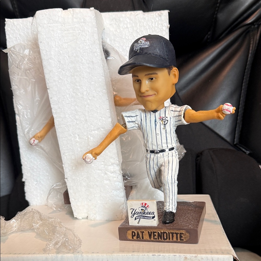 02 Nos. Yankees 2016 Pat Venditte Bobblehead Figurines NWT